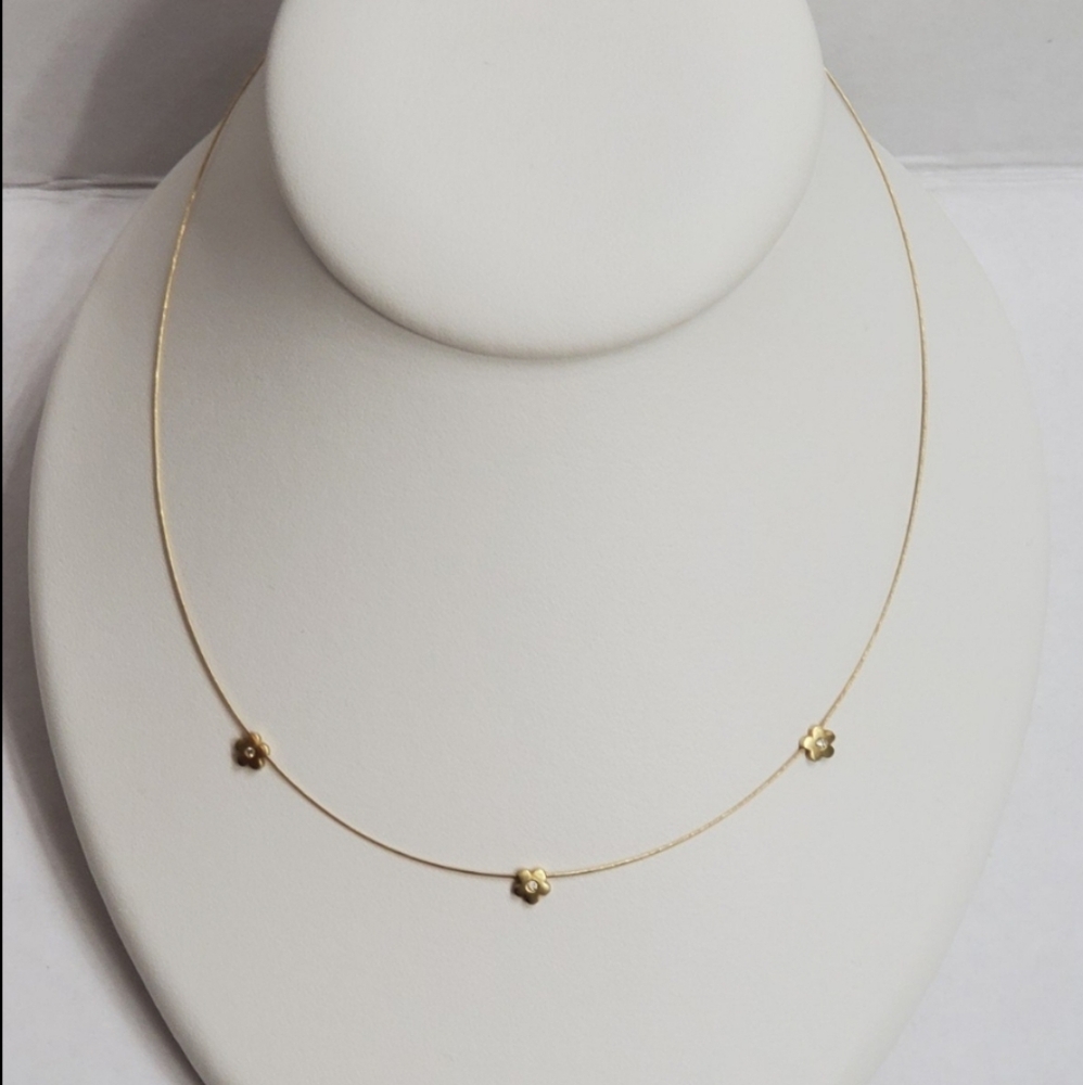 14K solid YG dainty diamond flower wire necklace. Used In Exellent Condition.